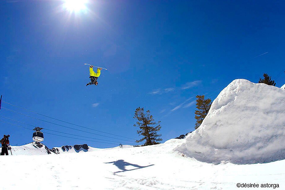 desiree_astorga's tweet photo. Snow on the brain watching the #Olympics
Stumbled on this pic in the #archives of ANDY FINCH @andyfinchy
🚀upside down
#Squaw 2008
📷 #DesireeAstorga @desiree_astorga
#canon #OlympicFever @CanonUSAimaging #Snowboarding
#AndyFinch https://t.co/oTNGRXJFfy