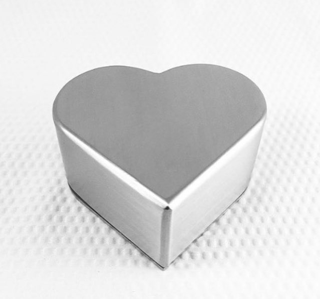 MajesticDispays's tweet image. #CustomizableDesigns #handcrafted #handmade #stainlesssteel Cremation Urns #keepsake #peturns 🙏🏼 February #Sale in our #etsyshop #etsyhandmade #etsyfinds #etsy #EtsySellers #MadeInUSA