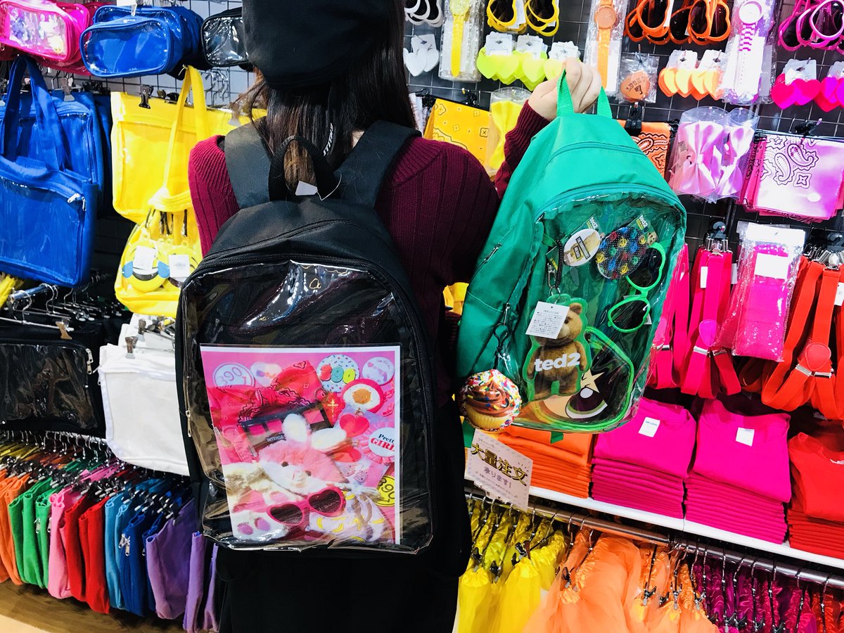 ✨大人気✨痛バッグ😍‼️ トップにクリアなスペースがあり、お好きな缶