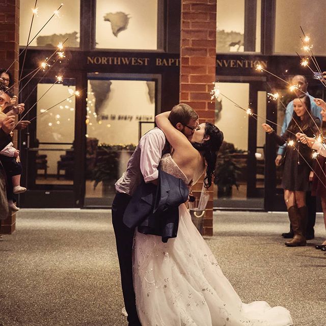 stefanirphotos's tweet photo. "Therefore a man shall leave his father and his mother and hold fast to his wife, and they shall become one flesh." -Genesis 2:24
🌹
#weddingphotography #weddingphotographer #weddingphoto #weddingday #weddingmoments #stefanirosephotography #weddingsty… https://t.co/bQHK4vaQic https://t.co/qQ8IKHRnJc
