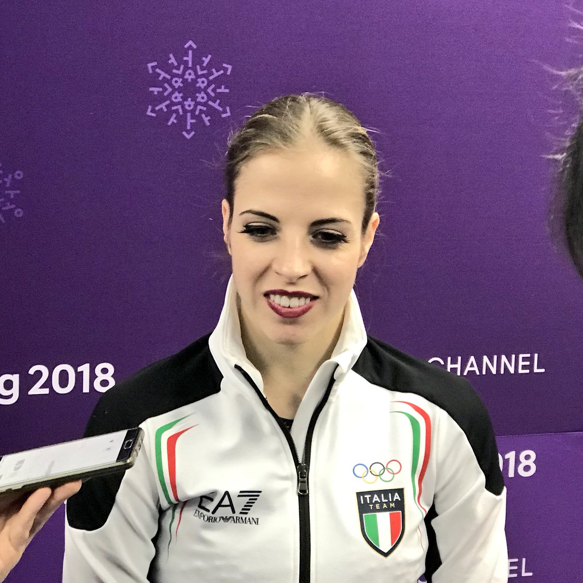 CAROLINA KOSTNER - Página 2 DVzcdk-VMAAPpxe