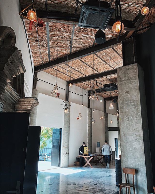 ChrisLeeIam's tweet photo. La iglesia es mรกs que 4 paredes, pero si esas paredes lucen bien, ยกque mejor!
-
@masvidagdl
-
-
-
#design #interiors #brandspaces https://t.co/VwUOBY5RJt https://t.co/tUZgEaPNB9