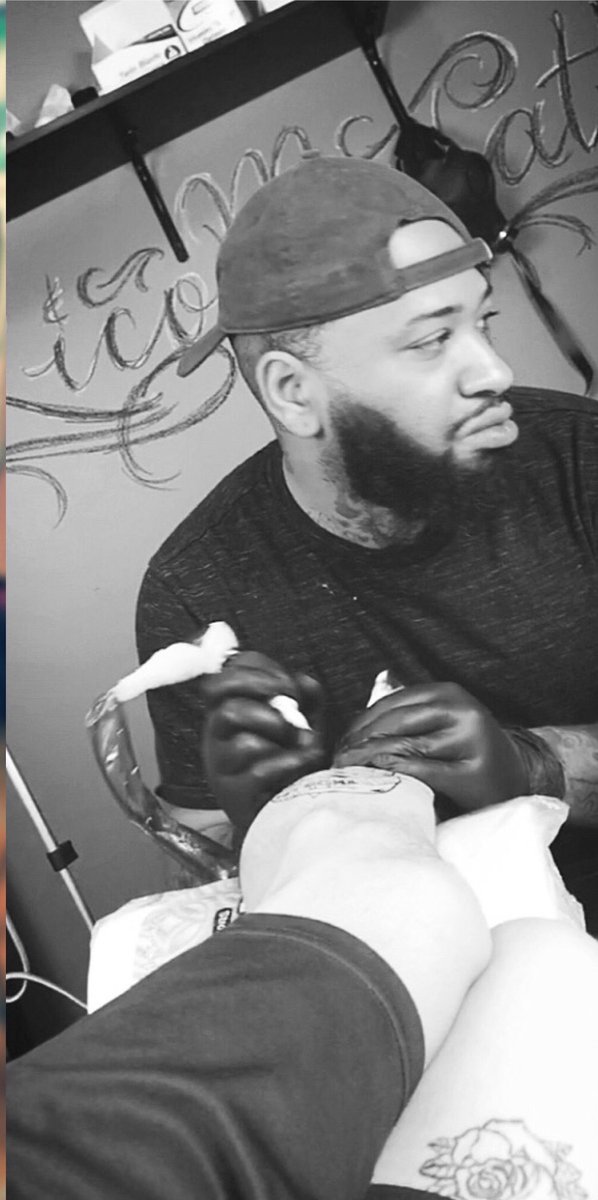 Rico_mrtattoo1's tweet image. #clientviews i put my all into this #tattoo shit!!! 😂😩🔑🚨 #chicagotattooartist