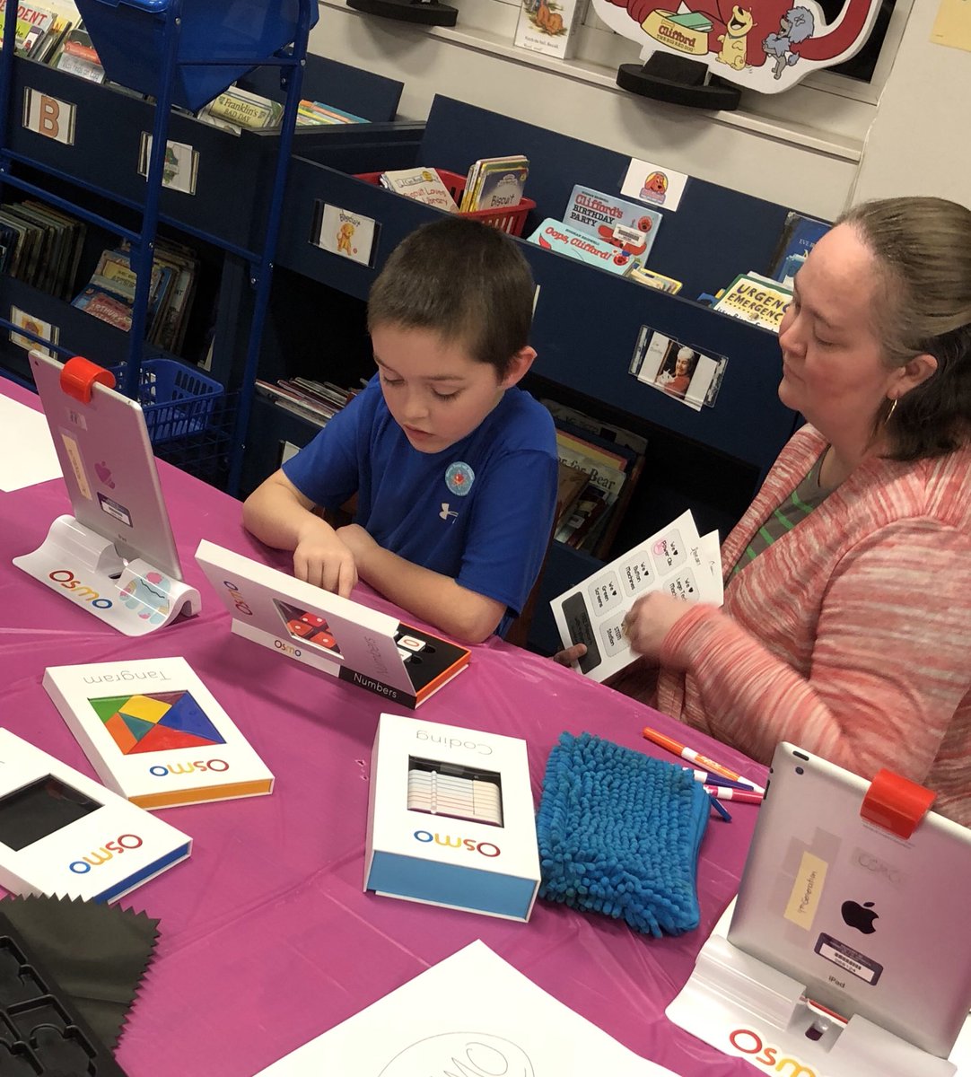 MTCESLibrary's tweet image. Thank you #CommunityVolunteers #UAH #PLTW @MtCarmelElem Teachers for sharing our STEM fun with our families