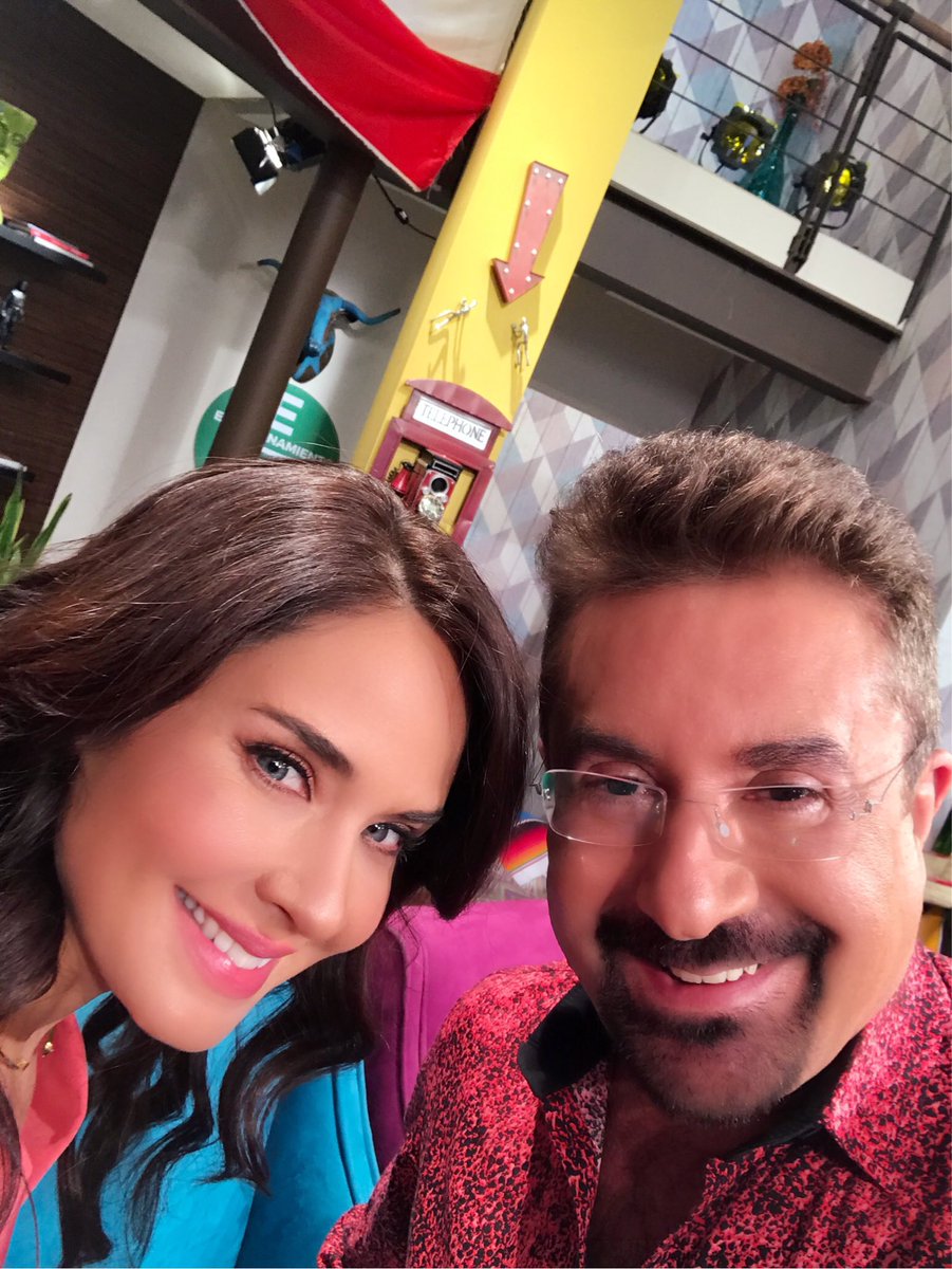 FGudinni's tweet photo. Voy a @caerententacion @adriana_louvier #CoreVideo @programa_hoy @PremiosTVyNMX https://t.co/Gx17G4E2Mj