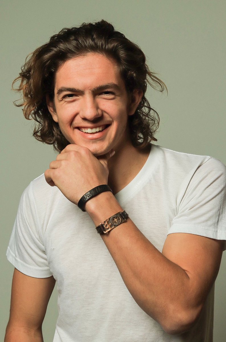 ytkmphotography's tweet photo. This guy smiled big like this in quite a few pictures I captured & I couldn’t help but smile too as I took the photos☺️✨
#ytkm
#smile #malemodel #lightingroom #portrait https://t.co/Ga4Cw37Y2N