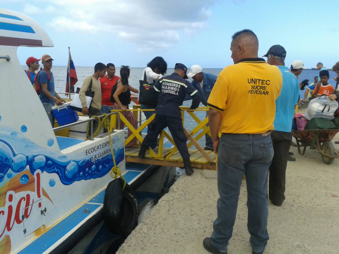 Unitec_Cna's tweet photo. Personal Tecnico de @Unitec_Cna Permanece Preventivo en Terminal Maritimo de Araya. Resguardando el Embarque y Desembarque de los Temporadistas. Se Realiza Inspeccion de Cumplimiento de Normas a Embarcaciones Particulares. #ArayaSegura @VGRPC @PCADRAICSucre @jjAcosta2021 https://t.co/cop5cgGoKD