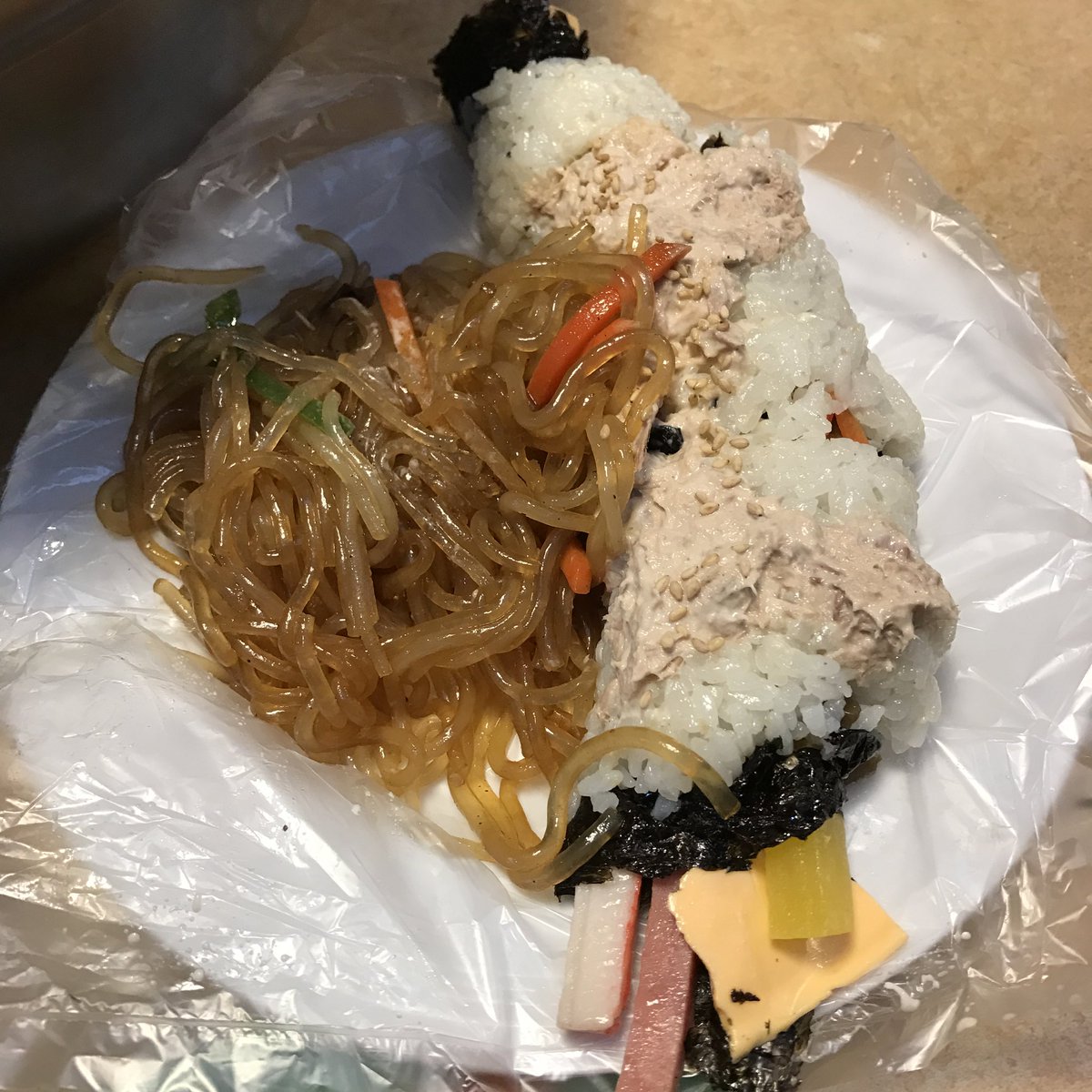 광장시장 누드김밥-투박한 외형 매콤한 양념장 (출처 : 나를 위한 .. | 블로그) naver.me/FH2YP6QW