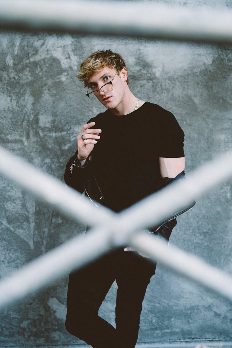 LoganPaul's tweet image. smh... Hollywood changed me 😂😂