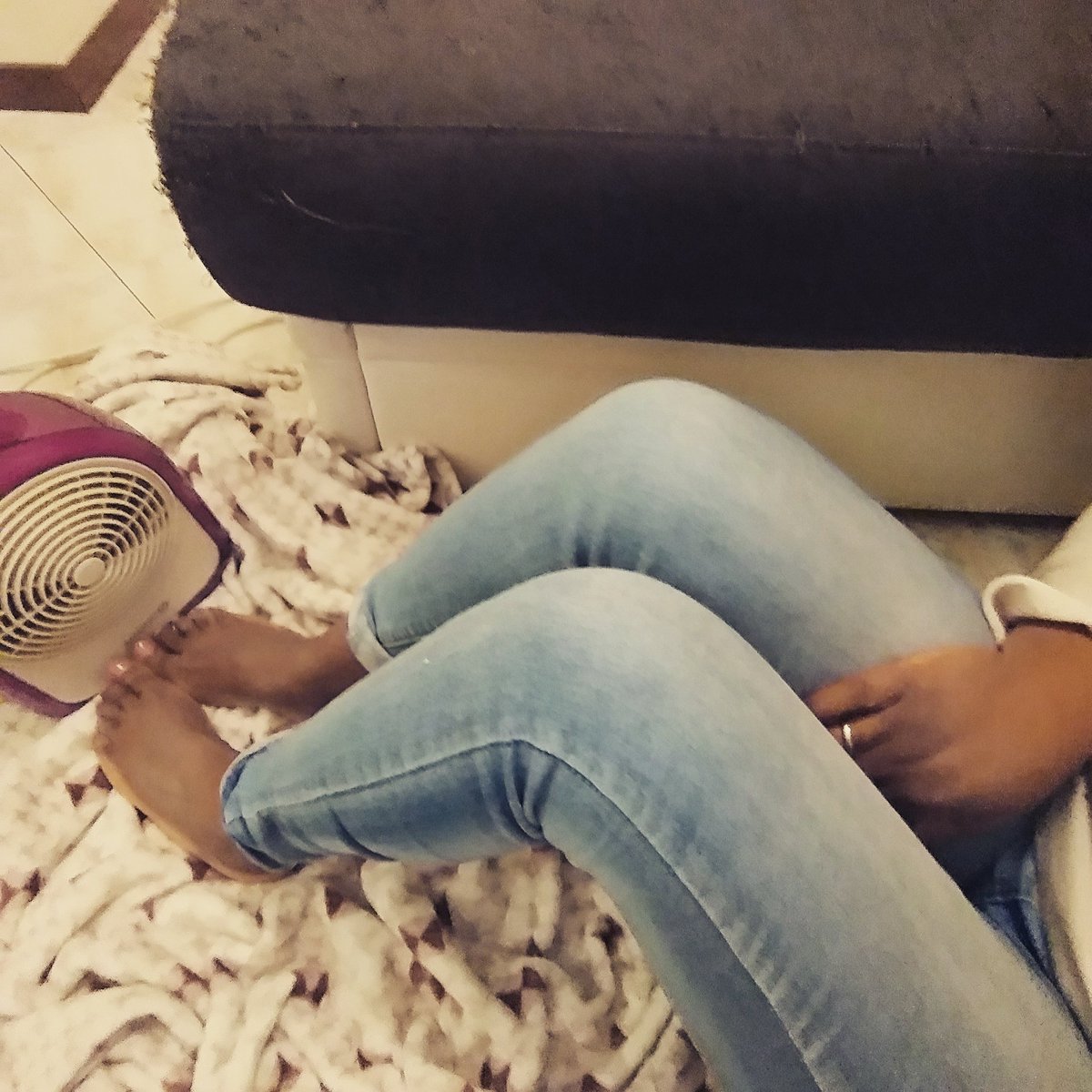 GingaSinger's tweet image. Condivido e capisco l entusiasmo per la neve, ma io aspetto con ansia il caldooo!!!
Qui neve non ce n'e, ma un ' aria glaciale e instacabile che ci paralizza tutti!!!
E io non riesco a scaldarmi 😒