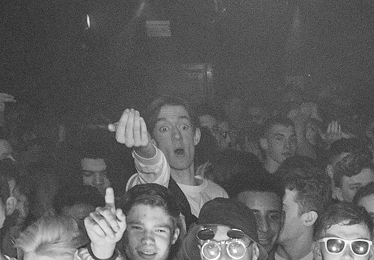FlavaD's tweet photo. Gotta love Swansea 😭 https://t.co/4YyNSnGoxD