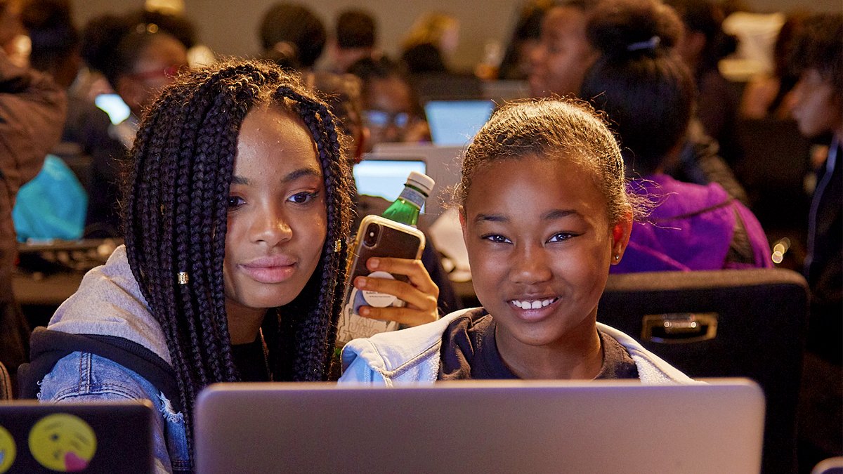 HP's tweet image. Who else is a warrior? Future tech leader Cadence is! @WrinkleInTime #WarriorsWhoCode Challenge participant, “There’s a great sense of community at this event. It’s a great feeling knowing that you’re part of a community &amp;amp; they will lift you up &amp;amp; empower you.” #wrinkleintime