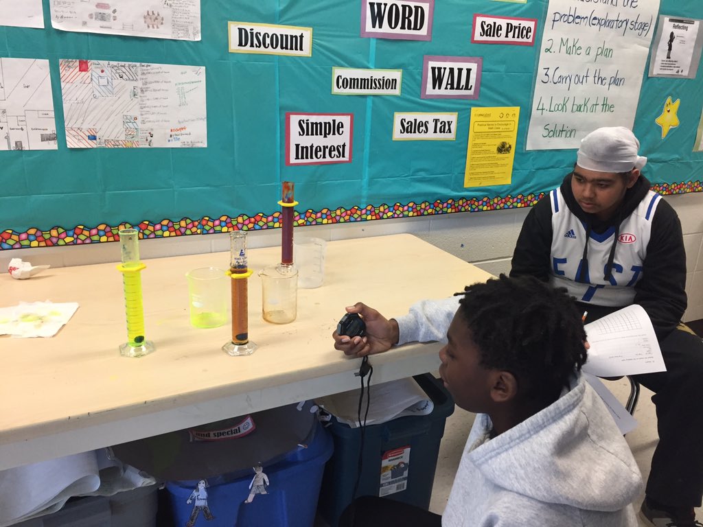 MissIyer22's tweet photo. #ExploringViscosityAndFlowRate #HandsOnScienceExperiment @PNeerja @JamesGrievePS https://t.co/hmYudrY5mo