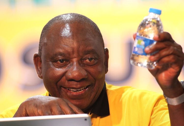 Cyril Ramaphosa is venda, and the #CabinetReshuffle was delayed to 9:30
So he wanted to watch Muvhango first..
Wow 😱
