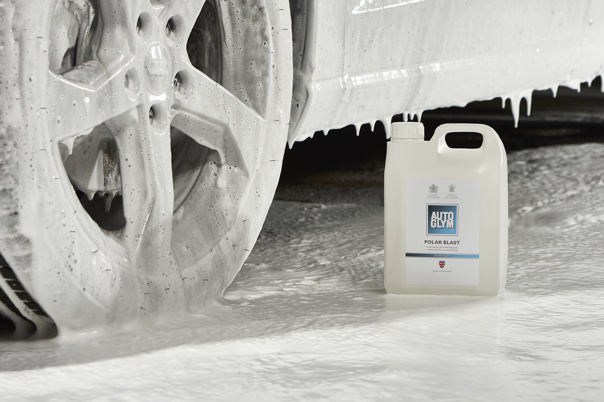 autoglym's tweet image. IT'S SNOWING!!!