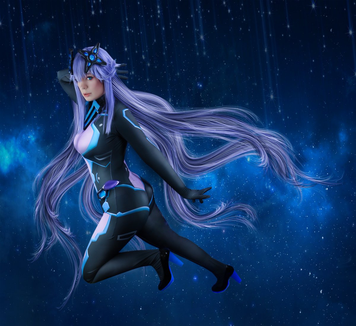 pomgoesbark's tweet photo. Well that was some work. Love the result though. x)
#megadimension #neptunia #hyperdimension #cosplay #purple #heart #purpleheart #nextpurple https://t.co/YGzcZDEyYy