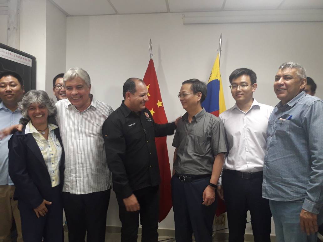 hugbelpsuv's tweet photo. #26Feb Por instrucción del Pdte. @NicolasMaduro, junto a @wcastroPSUV, el Embajador de la República Popular de China Li Baorong y el representante de Empresa Kerui Group impulsando la fábrica de fábricas "Hugo Chávez Frías" en #Anaco, para el desarrollo científico-tecnológico https://t.co/Xl2mbVzm0M