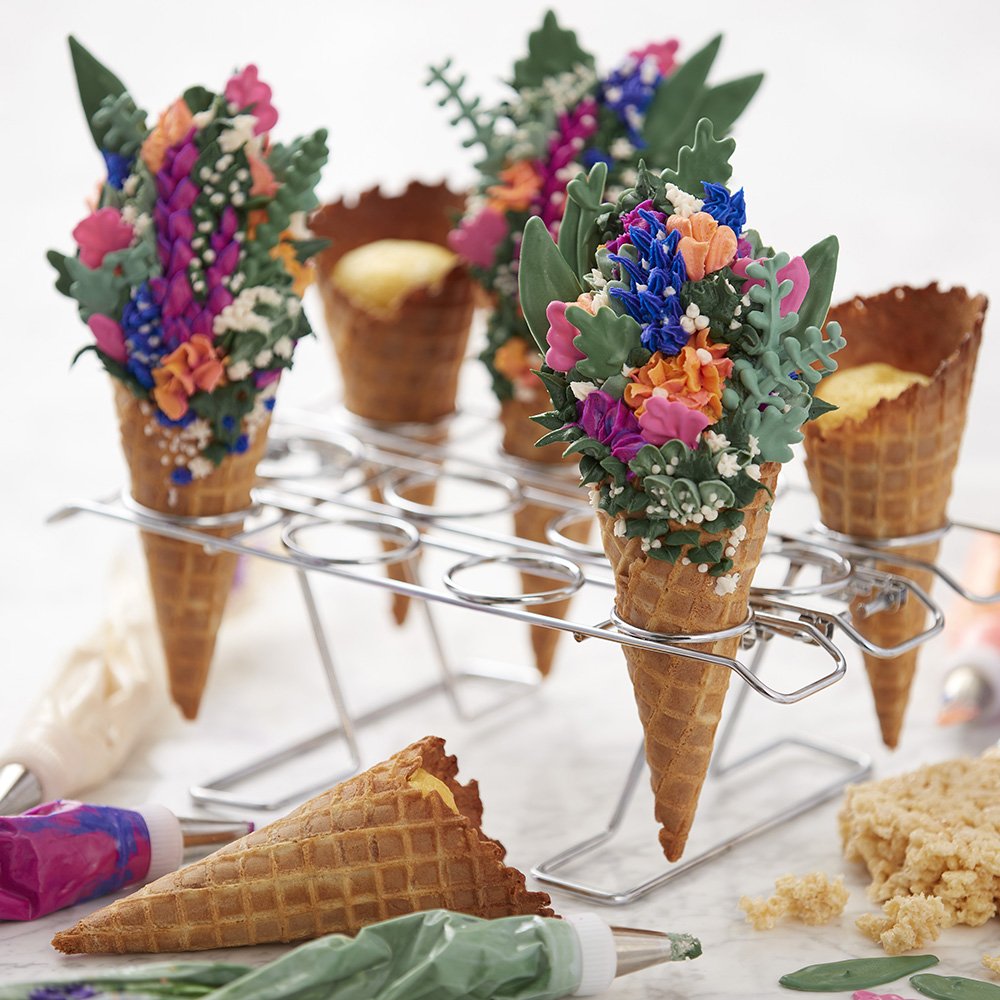 WiltonCakes's tweet image. Can't wait for spring? These lovely flower cones💐 will do for now! ow.ly/U94n30iyk6k #wiltoncakes #springbaking