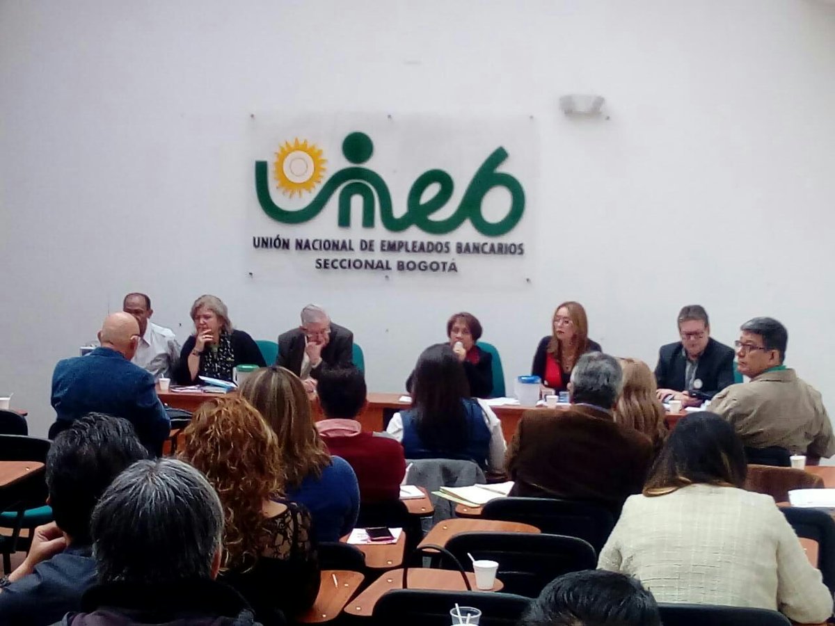 AlirioUribeMuoz's tweet photo. Gracias a la @unebcolombia por invitarme a participar de este importante debate, siempre será un honor acompañar las luchas de las empleadas y empleados del sector bancario. https://t.co/23gGPqNhb6