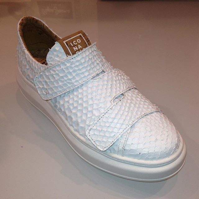 iconabio's tweet photo. #Iconabio #bio #highsnobiety #Sneaker https://t.co/bpHnDJ5O8d https://t.co/pLj8Y0Z6Gs