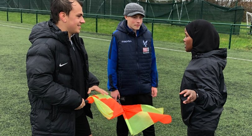 WomeninFootball's tweet photo. 📝VOTE FOR JJ! Inspirational referee @jj_Roble is on a short-list of three for the prestigious Sports Person of the Year category in the International Somali Awards. Vote for JJ here 👇🏽👇🏽👇🏽
https://t.co/lKRFvRaqfq https://t.co/Br2KwZ2Fi1