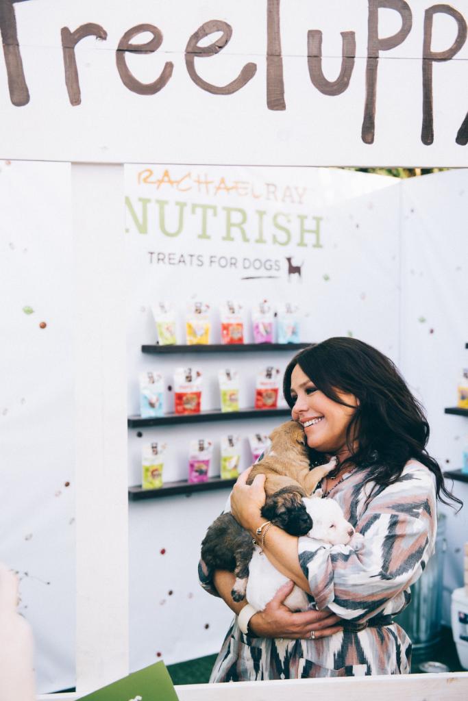 PetSmart's tweet image. PetSmart is super excited to do a Facebook live with @rachaelray to celebrate @Nutrish brand launch at PetSmart stores nationwide as well as their 10th anniversary! Tune in tonight at 5 pm PST/ 8 pm EST. ptsmrt.co/Facebook #nutrishpets #10yearsofNutrish #fortheloveofpets