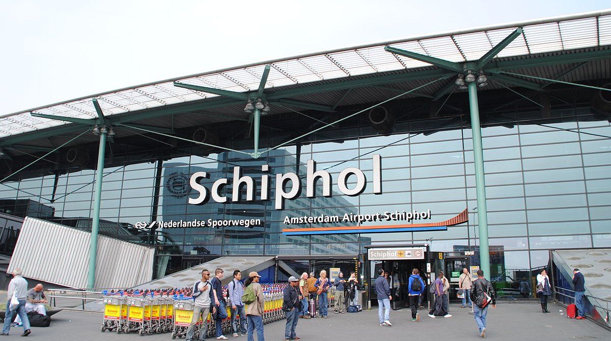 WeClimate's tweet photo. 4 Dutch Airports to Become 100% Renewable By Next Year, in Big Win for the Planet >> https://t.co/jbifjPwgdx https://t.co/Hm2sRyHkUy