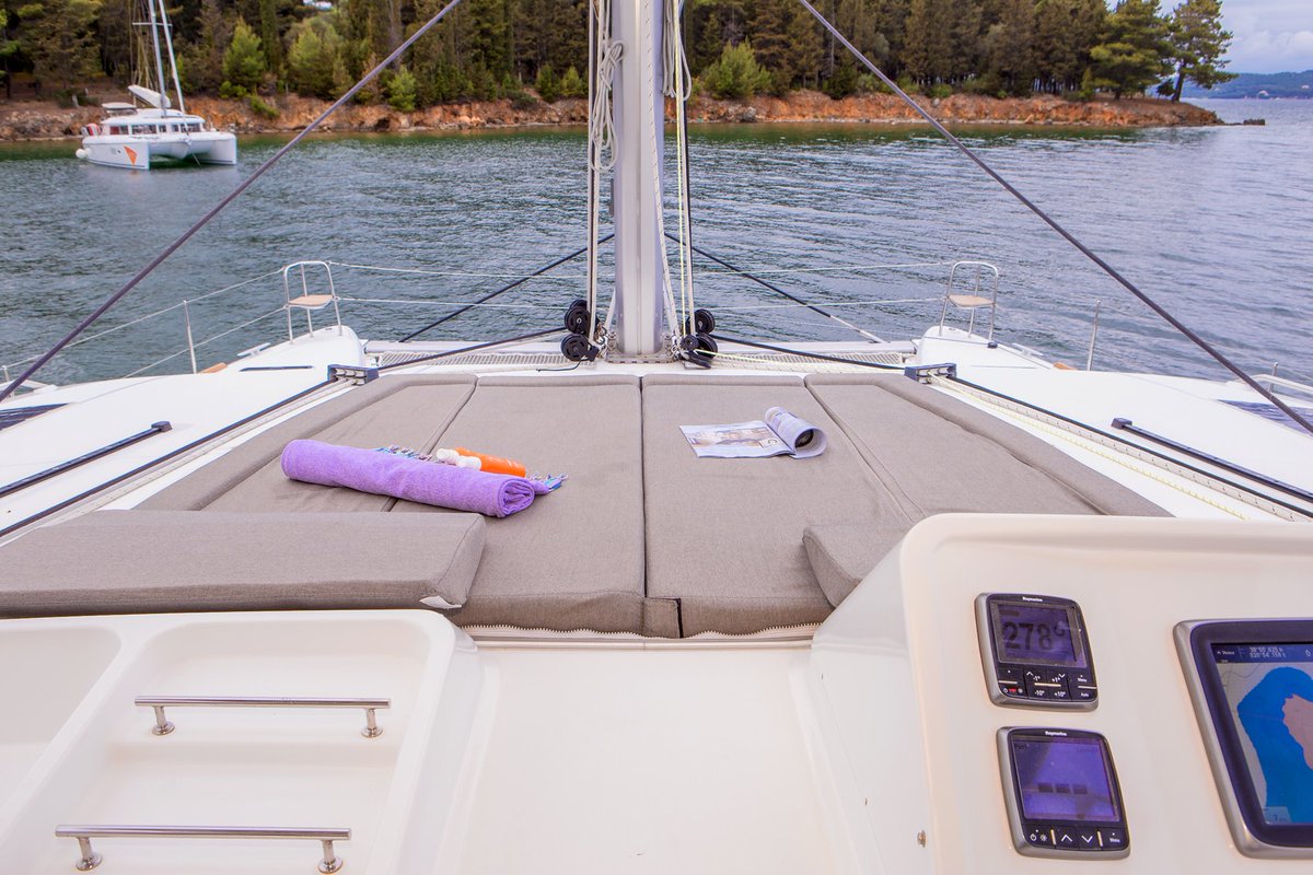Explore the Greek Coast by Catamaran! Contact us to find out our offers! #saltypleasure #whitesails #sailing #catamaranlife #catamaran #summeringreece #greekislands #greece #sailaway #sailinglife #moments 

Photo by Dimitris Benetos