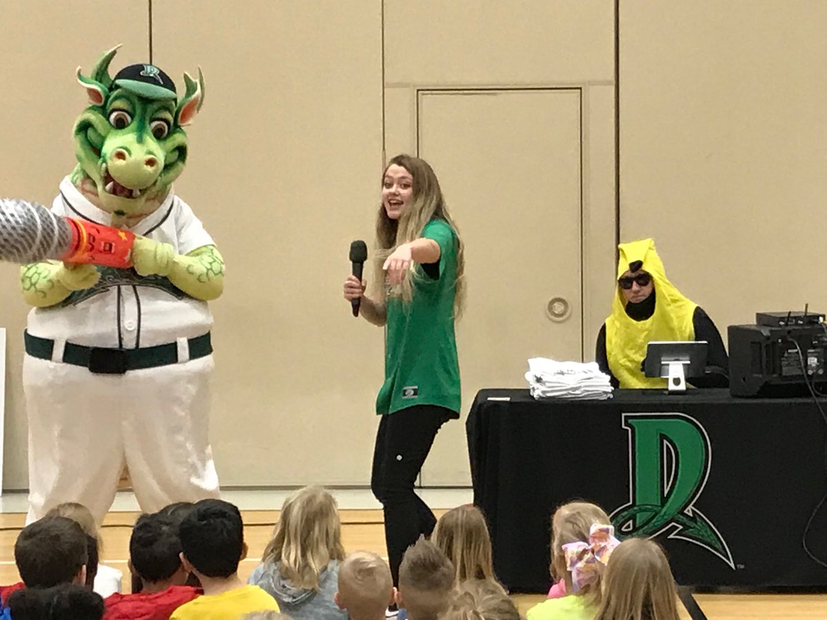 WyandotECS's tweet photo. Talking about #teamwork with the @DaytonDragons! Watching our stars shine. #WEareLakota https://t.co/RoBdUcJpB7