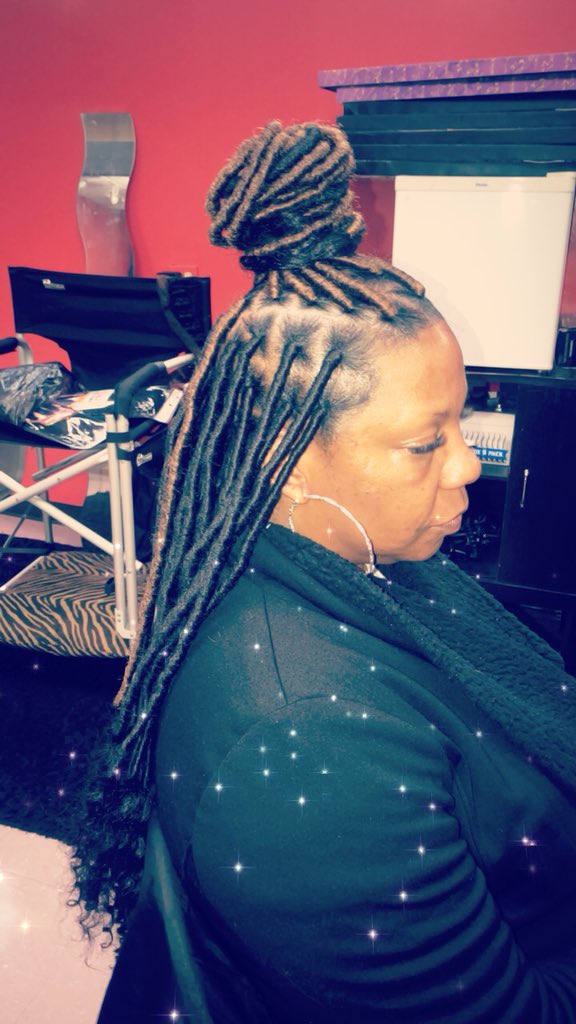 cearra_tutt's tweet photo. 💜🚨My work✨✨want to see more? Want to book? follow my hair page on IG @royaltyhair_byce 757locs #rvalocs #supportblackbusiness #blackownedbusiness #youngqueen #queensarewinning #hairguru #youtuber #supportblackhair #757hairstylist #757braids #rvabraids #nycbraids #LAbraids https://t.co/3igW3tHuMi