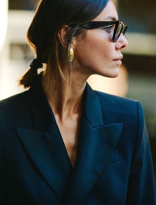 EstienneStyling's tweet photo. Monday Style.... Accessories always help! 
.
.
#MondayStyle #DontForgetYourSunglasses #ATouchOfGold #style #fashion 
https://t.co/vkUuhq6udB

@KellyMarieHicks @LisaBHealth @BathPilates @ArtizanGeorge https://t.co/IBym4FCT1K