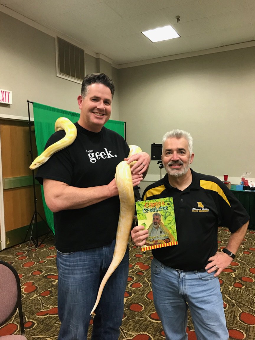 InterfaceMO's tweet photo. One of MO's rock stars, Mr. Casey and his little friend with @MOscienceguy  @SouthHoltKnight 
https://t.co/eeMAYh0MDl https://t.co/zKbw3sOE7h