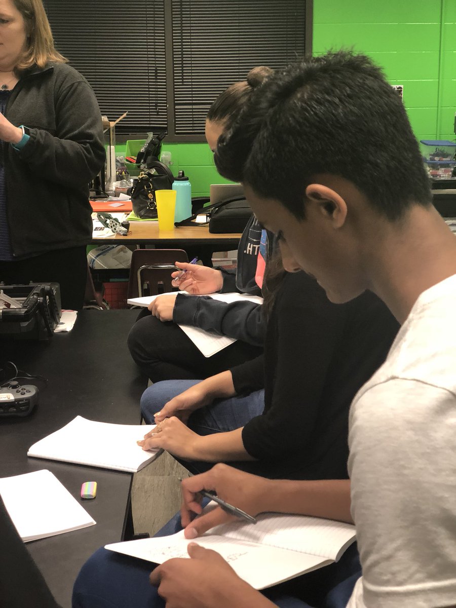 DorisAHerrmann's tweet image. @BulldogsBsi Robotics Team planning. @BIS_CCR  #CCISDRobotics #BISLearns.