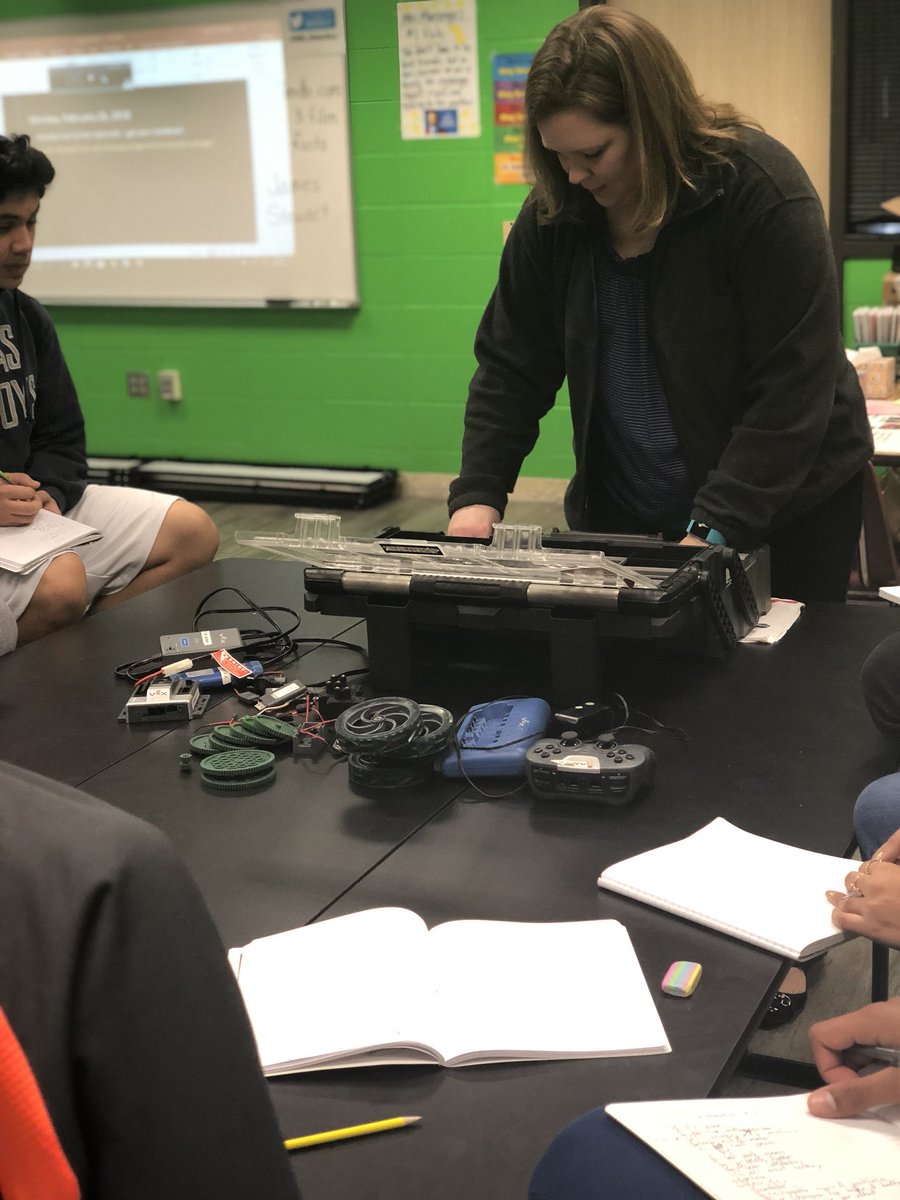 DorisAHerrmann's tweet image. @BulldogsBsi Robotics Team planning. @BIS_CCR  #CCISDRobotics #BISLearns.