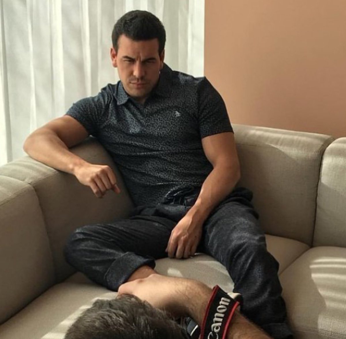 MarioCasasWorld's tweet image. @mario_casas_ cuenta en exclusiva para @Shangaycom, como ha preparado su personaje para #BajoLaPielDeLobo. Muy pronto el reportaje..