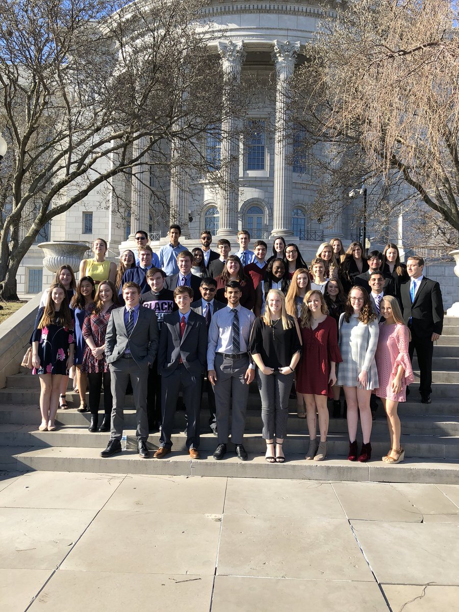 LHS26Principal's tweet photo. The Glory of Missouri! 🖤💛 #connectedlancer @rockwoodschools @ROCK_Supt @LHSLancerPrin https://t.co/dOtuQP1QhY