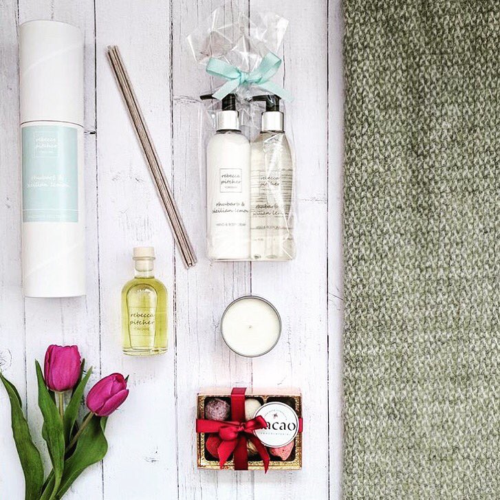 CUSTOMER PHOTO 
Thank you to Rebecca Pitcher for this gorgeous insta flatlay using our PURE #productphotography #backdrop 😍😍  #white #woodplanks #backdrops for #bloggers #flatlay #bloggerstyle #crafter #blog #ontheblog #picoftheday #photooftheday #backdropsbylucy #backgrounds