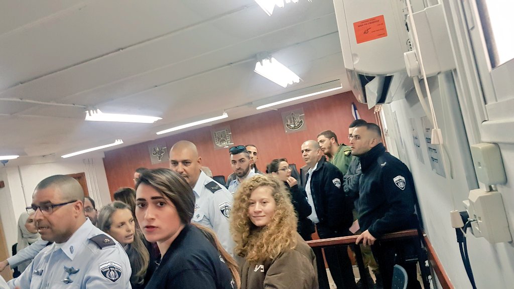 منذ قليل قامت قوات الأحتلال الصهيوني بأعتقال #محمد_التميمي بن عم #عهد_التميمي كل هذه الأعتقالات ليست الإ من أجل الضغوط علي عهد للأعتراف بجرائم ملفقة وكسرأرادتها فأن البلاغات التي قدمت في جميع حسابات حملة الحرية لعهد وتم أغلاقها حتي تنسي وتموت قضيتها ومن ثم حكم مشدد #رتوبت