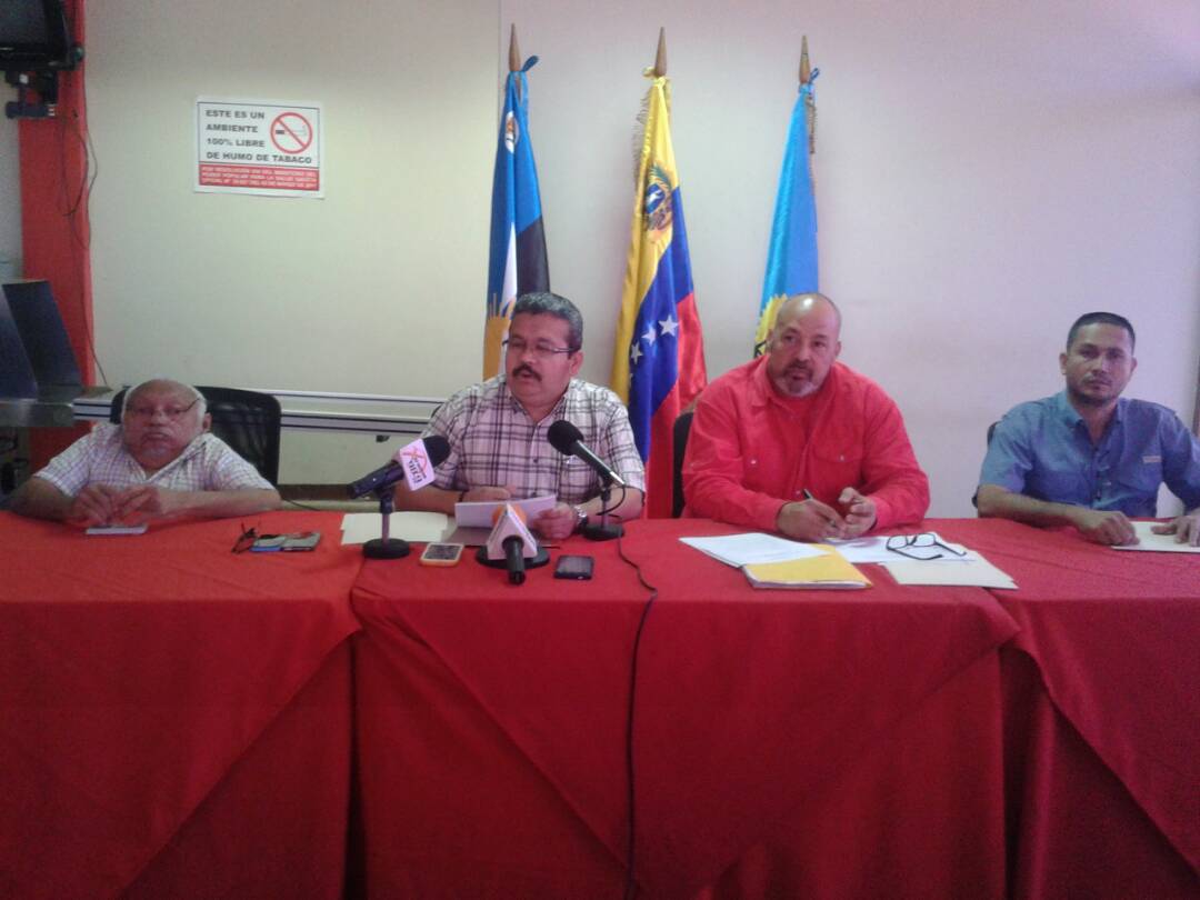 PedroDuarteCh's tweet photo. #En Desarrollo 
Desde el aeropuerto de Oro Negro, me encuentro dando una rueda de prensa en compañia de los Alcaldes de la COL para la Reactivación de Operaciones de este importante aeropuerto que beneficiará a los habitantes de la COL. https://t.co/x41NDYPee5