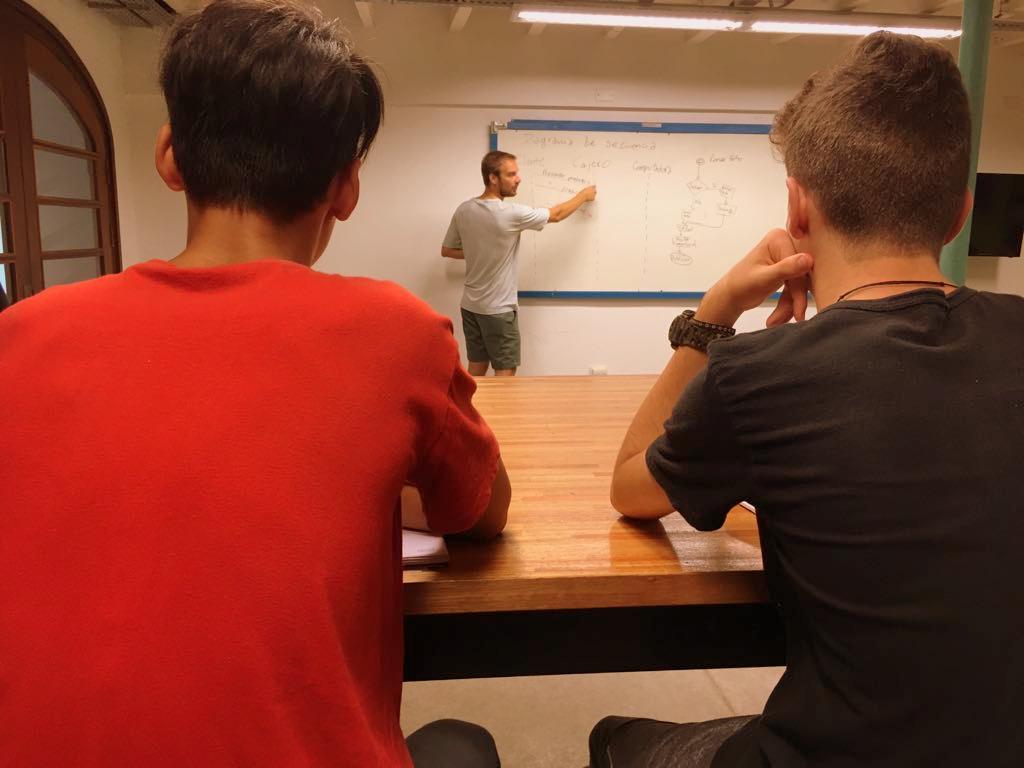 animadual's tweet image. En el taller de PSEUDOCÓDIGO los alumnos de 4to estudian lo que es un algoritmo y cómo se hace un diagrama de flujos. 💪
#TalleresDeFebrero #Pseudocódigo