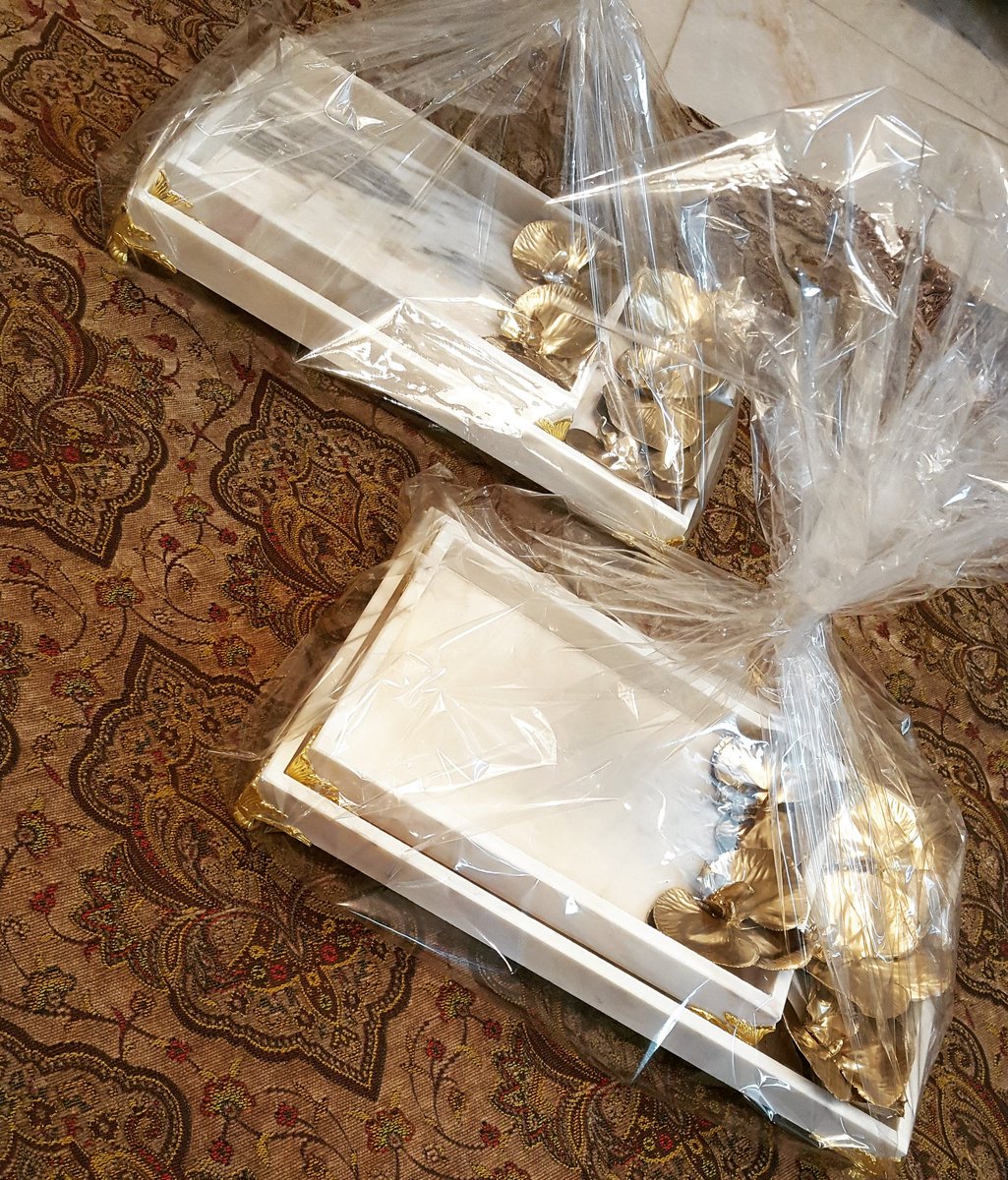 وفرنا كمية من #صواني الرخام الأنيقة..
مميزة بأرجلها الذهبية والحواجز..
ومزينة بورد #الأوركيد الذهبي

#الرياض #ريتويت #صواني_تقديم #حفلات #حلويات