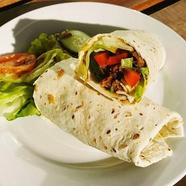 Snacking on vegan duck wraps. No duckies harmed! 
Thanks to <a href="/dr_raygun/">Dr Raygun</a> for this one. 😊 ift.tt/2ovhKq7