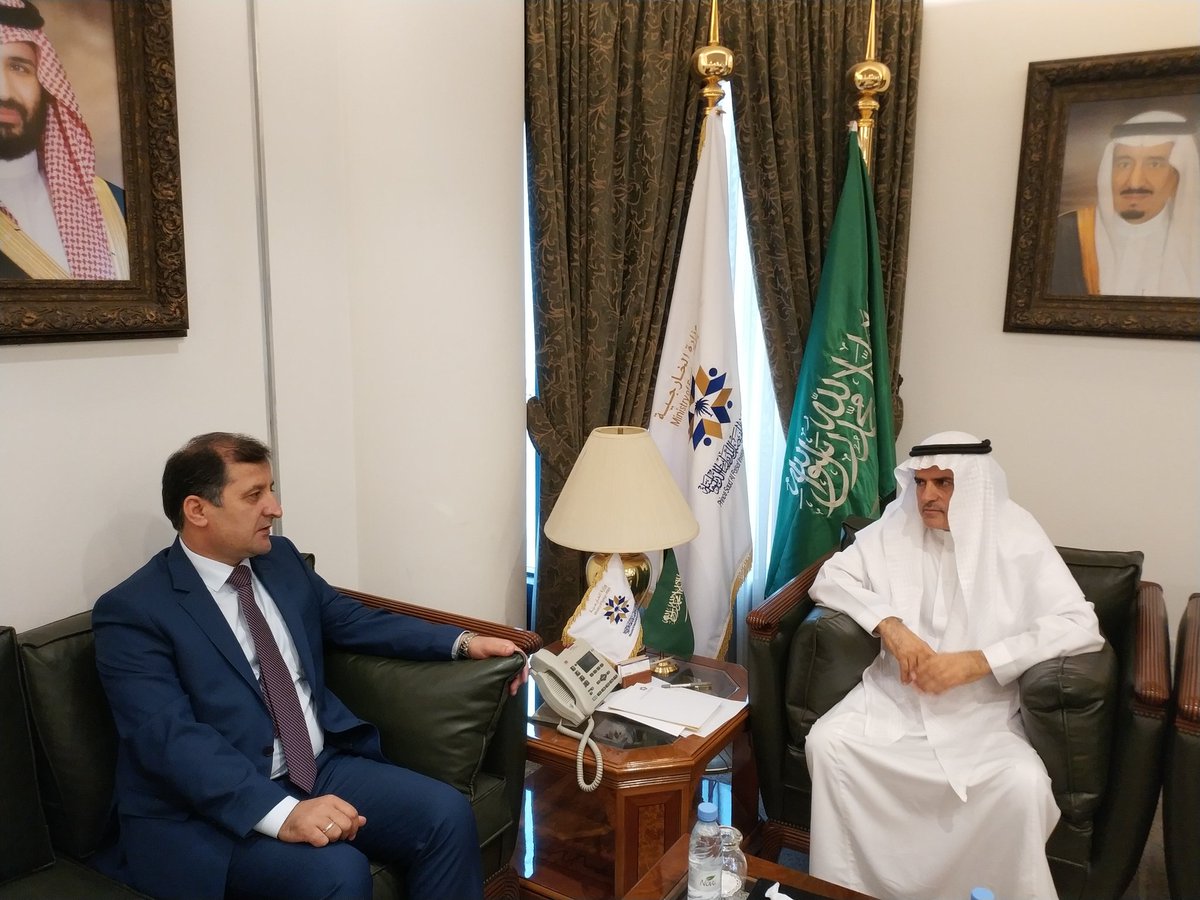 KSAPSAIDS's tweet photo. Dr. Abdullah Al-Salama, director general of #KSAPSAIDS met today the ambassador of the Republic of Tajikistan to the Kingdom Qosimi Zarobiddin.
During the meeting, they discussed issues of diplomatic and academic cooperation. https://t.co/DqdZOm0jEj