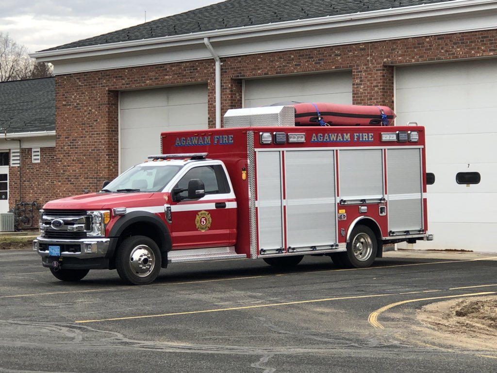 JDeforest1717's tweet photo. @ctfirephoto Agawam Ma Rescue 5 2017 Ford F-550/Rescue 1 light rescue #ctfirephoto #ctfire #agawam #rescue #command #operations #jobtown #workingfire #iaff #1stdue https://t.co/pGRe5EZnYT