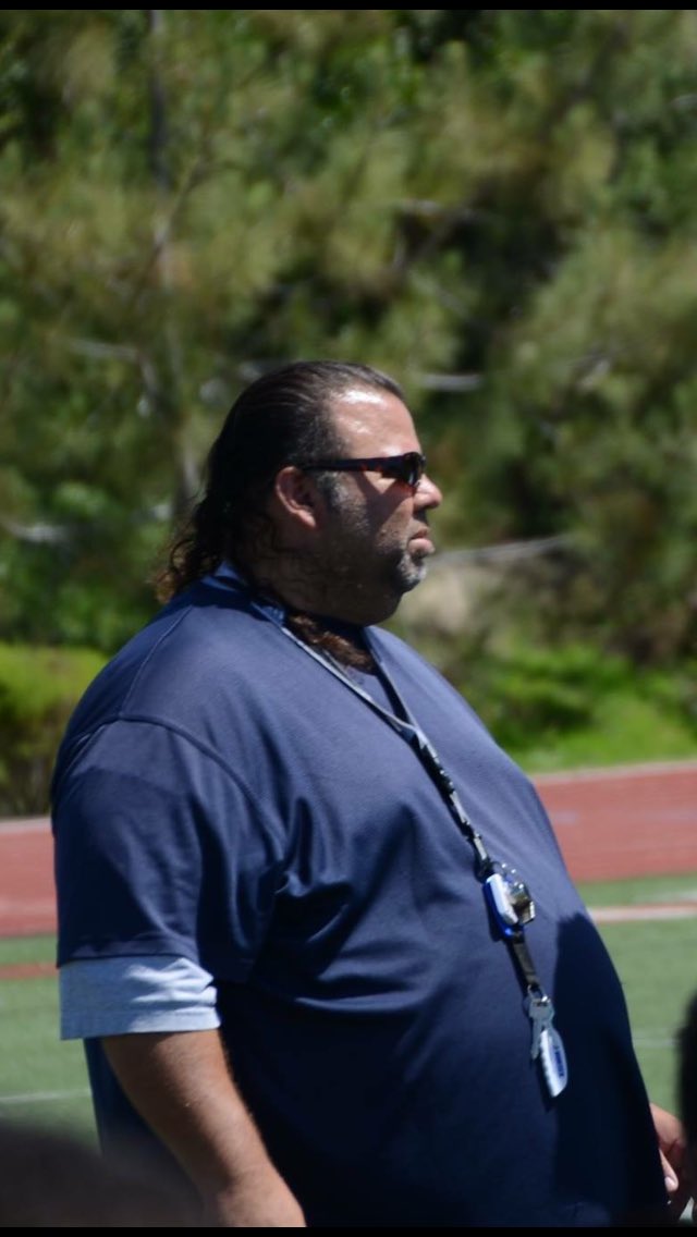 CoachVMAKASI's tweet photo. Anybody that’s out here in SD helping kids get to college better pay homage to this man. Coach Ro is the pioneer of all this. He has helped out over 500 athletes get football scholarships when highlight films were VHS. Ain’t no 1 in SD will ever do it like coach Ro he is the GOAT https://t.co/P0HarIbr3V