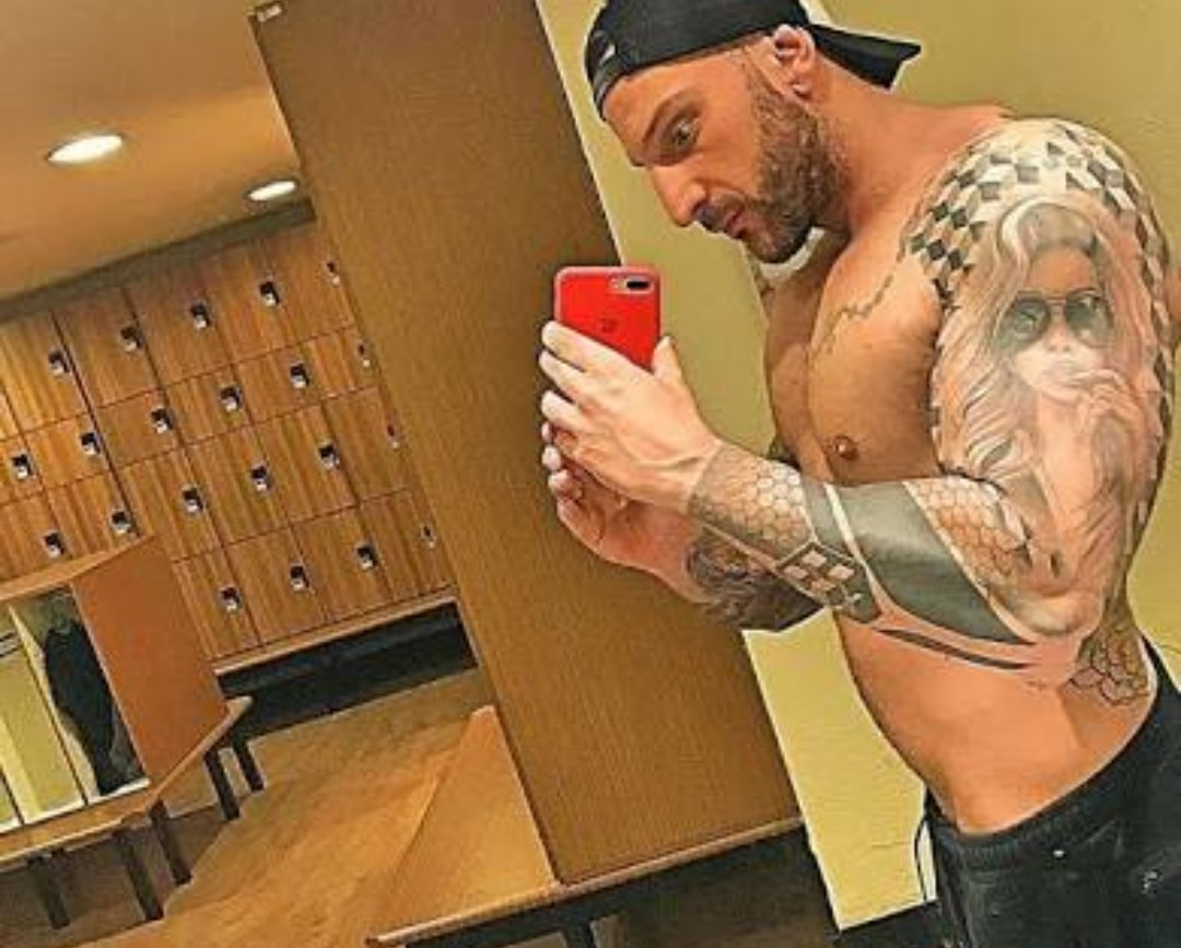 BoleirandoFC's tweet photo. Dêem um sutiã para esse homem !!
#DePlaca https://t.co/gTK5LNVjSN
