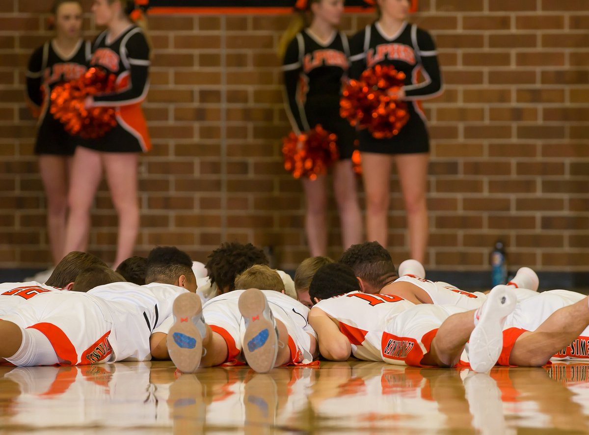 CHSAA's tweet image. #BallFever: Recapping the early rounds of the boys hoops tourneys; previewing the Sweet 16 -- bit.ly/2CnvICX via @BallFever_CO_Tr #copreps