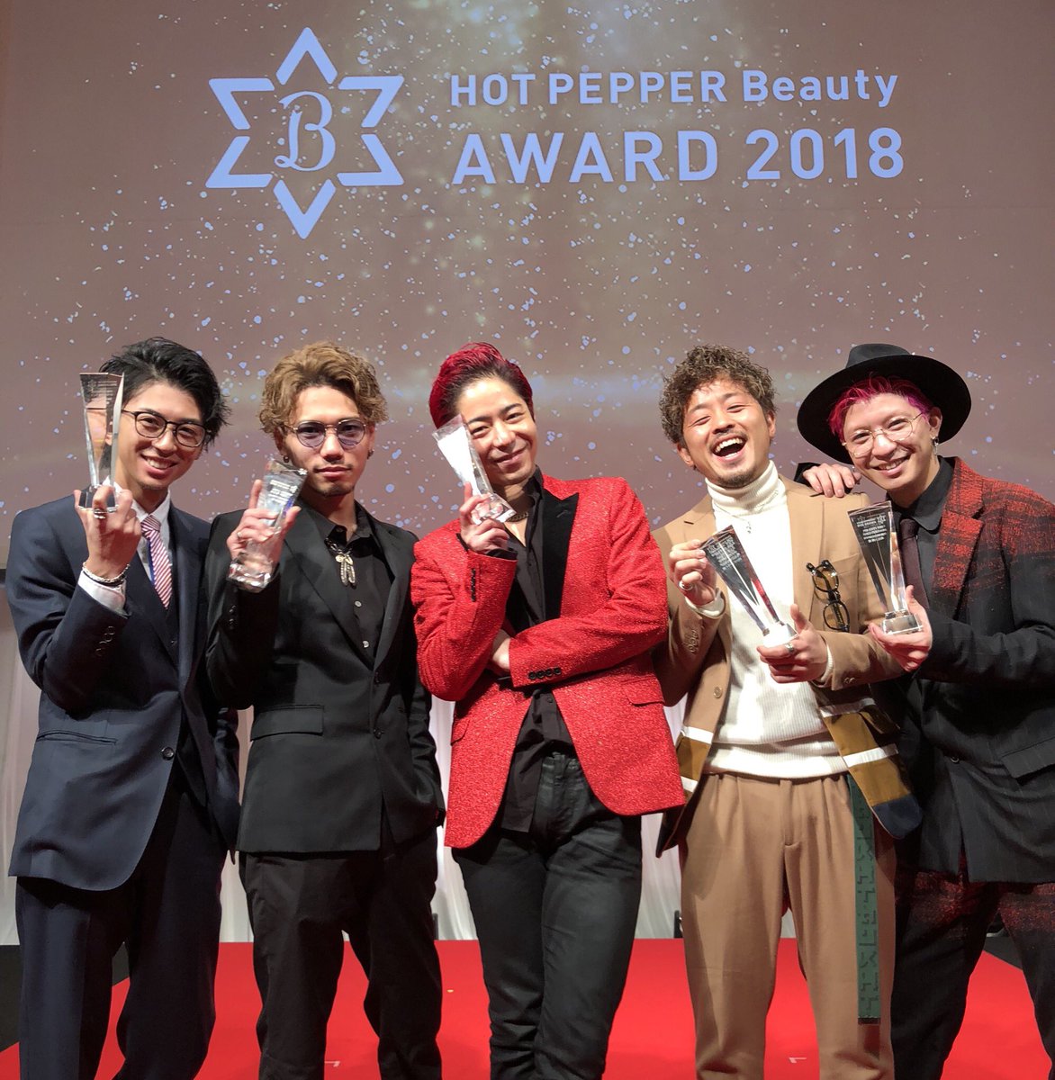 雨宮 雄三 Oceantokyo Over代表 No Twitter ホットペッパービューティーアワード18 Top10内にoceantokyoスタイリストが8人ランクイン 嬉しさもあり悔しさもあるたくさんいろんなことを思い感じる表彰式になりました 来年は一位で帰ってきます