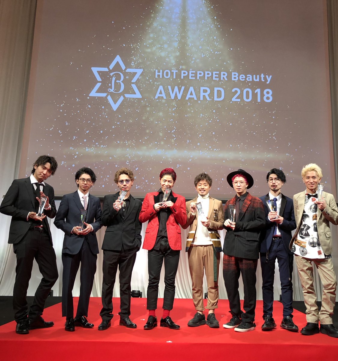 雨宮 雄三 Oceantokyo Over代表 ホットペッパービューティーアワード18 Top10内にoceantokyoスタイリストが8人ランクイン 嬉しさもあり悔しさもあるたくさんいろんなことを思い感じる表彰式になりました 来年は一位で帰ってきます