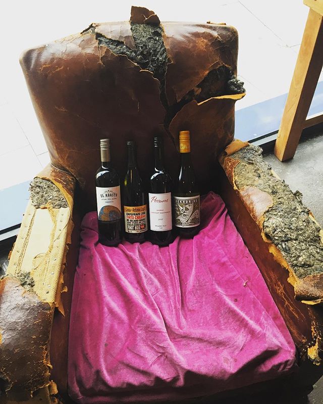 YieldN16's tweet photo. New World meets Old Chair! Wine tasting this Wednesday, a few seats still available, book now!! https://t.co/S3NwIH8ltL https://t.co/dkPha9Oqpw